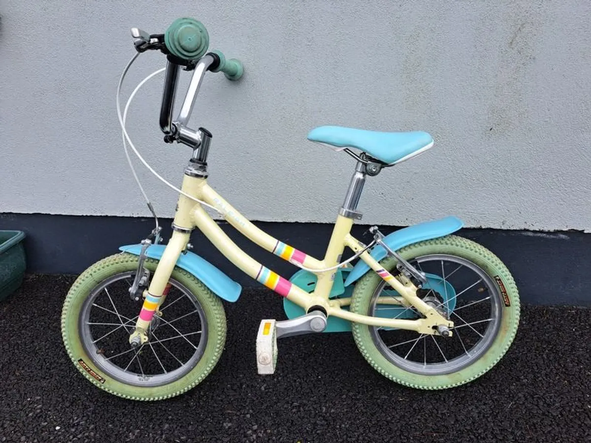 Child bike 14 inch raleigh with stabilisers - Image 1
