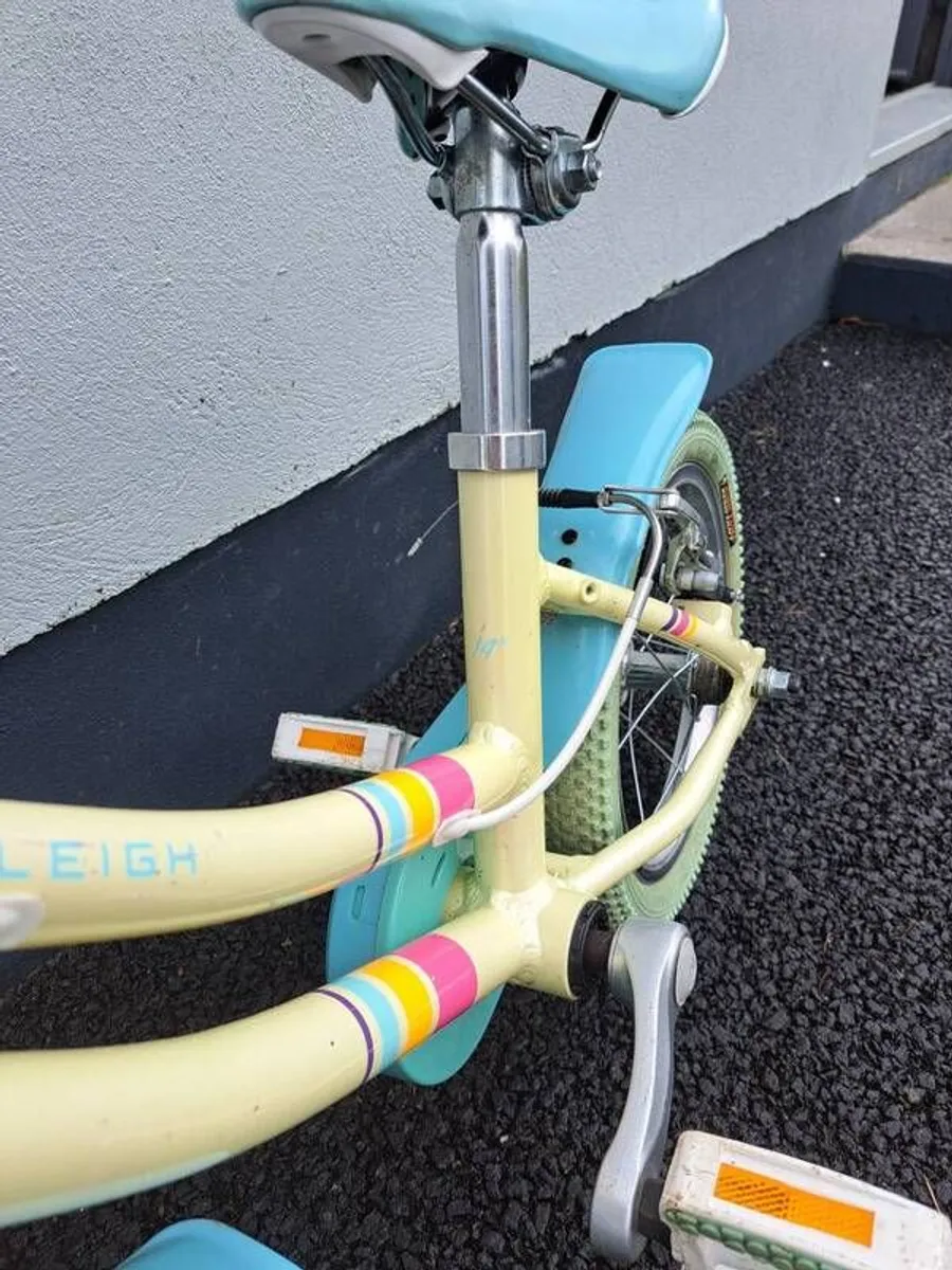 Child bike 14 inch raleigh with stabilisers - Image 3