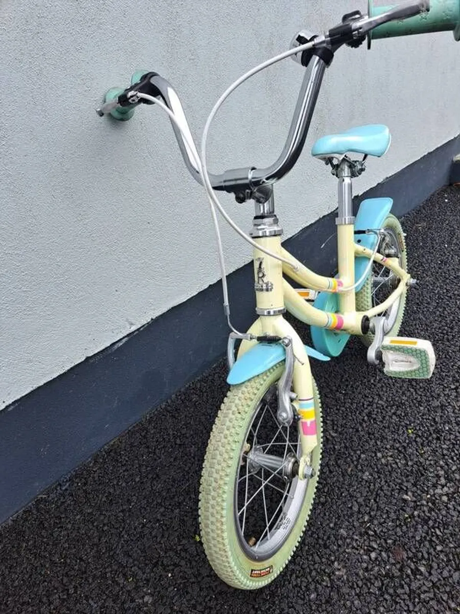 Child bike 14 inch raleigh with stabilisers - Image 4