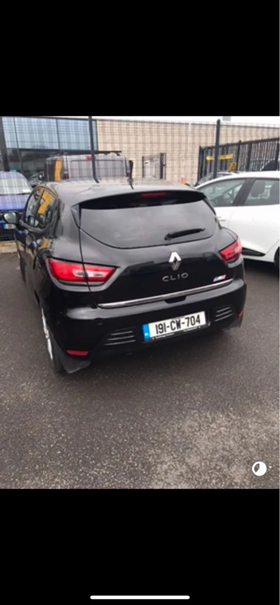 Renault Clio - Image 2