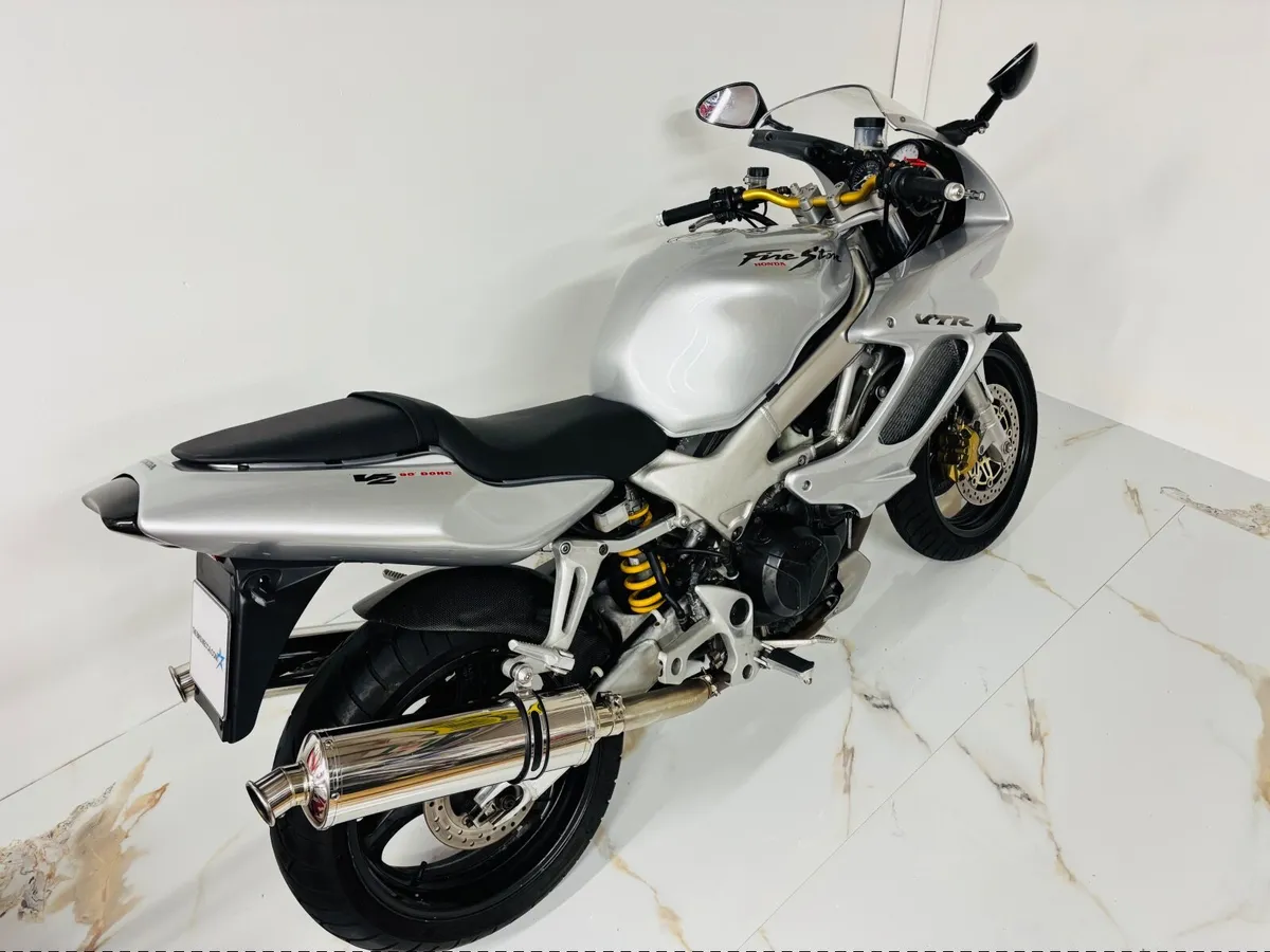Honda VTR 1998 - Image 4