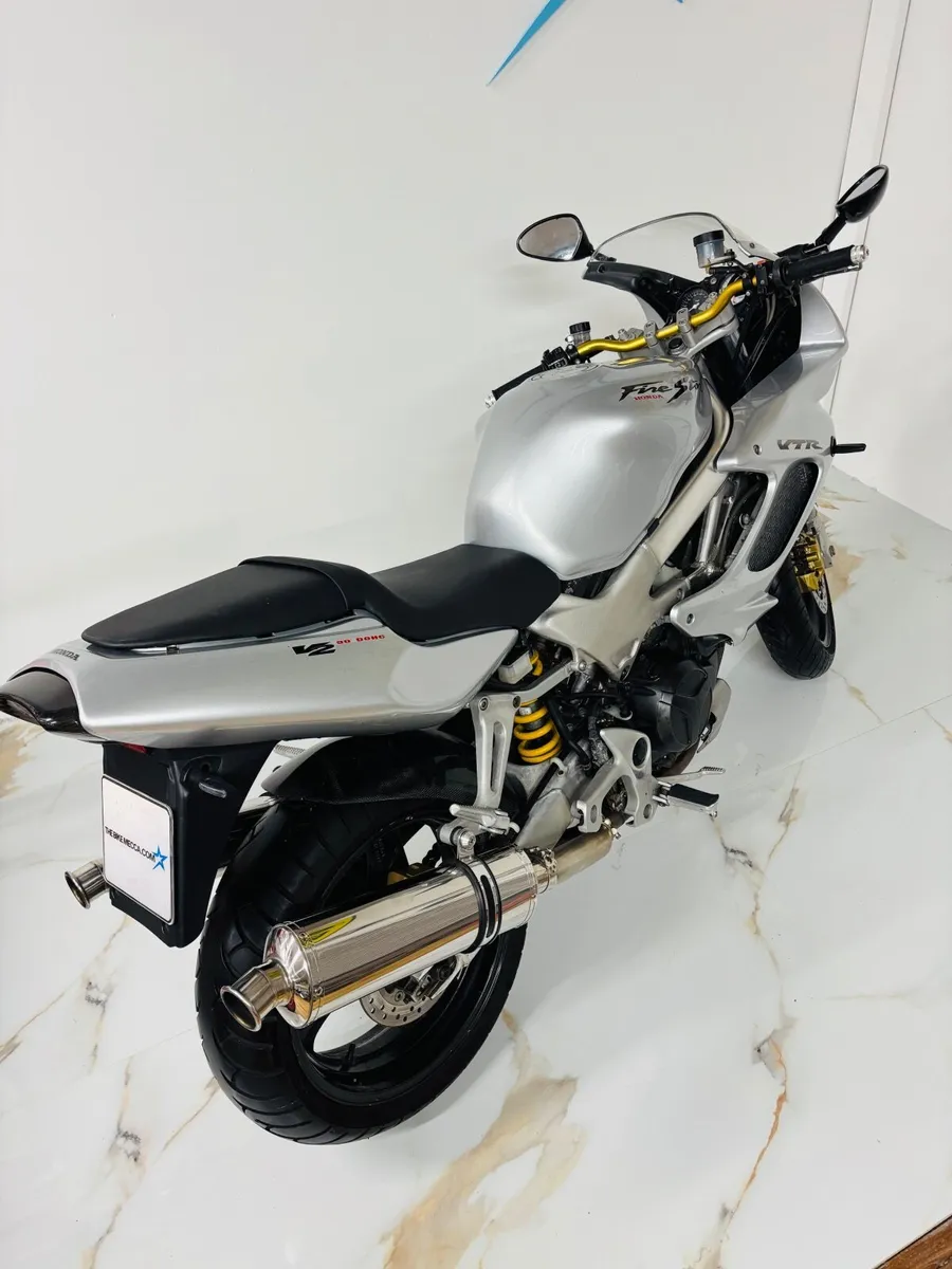 Honda VTR 1998 - Image 3