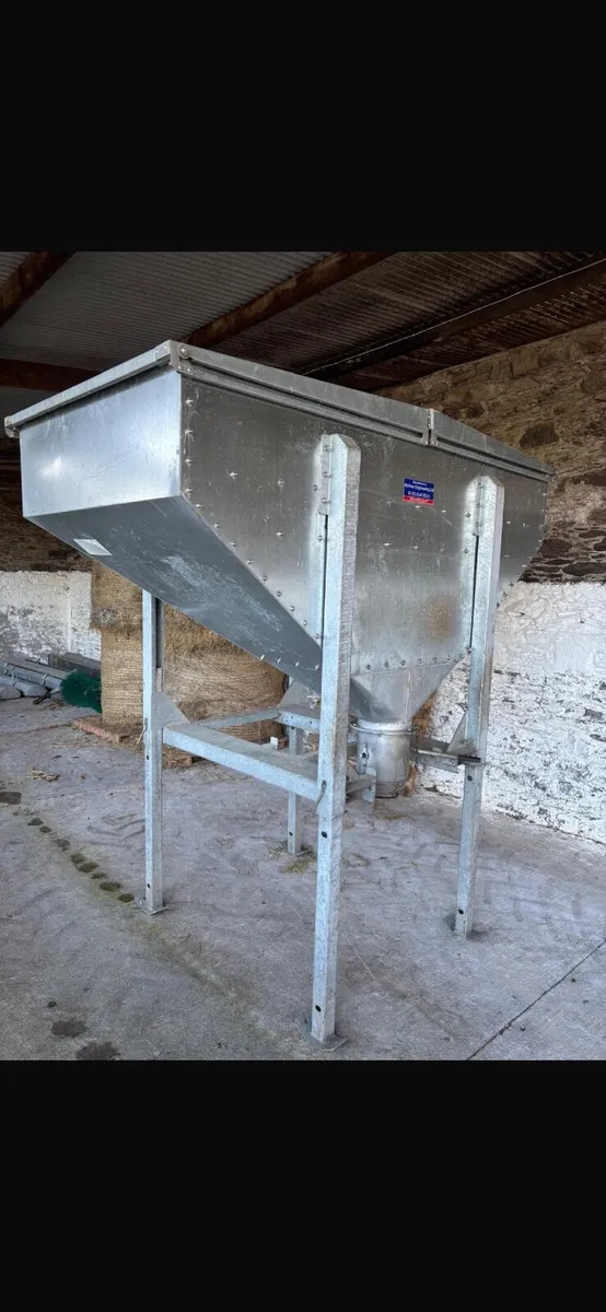 Tote Feed Bin - Image 1