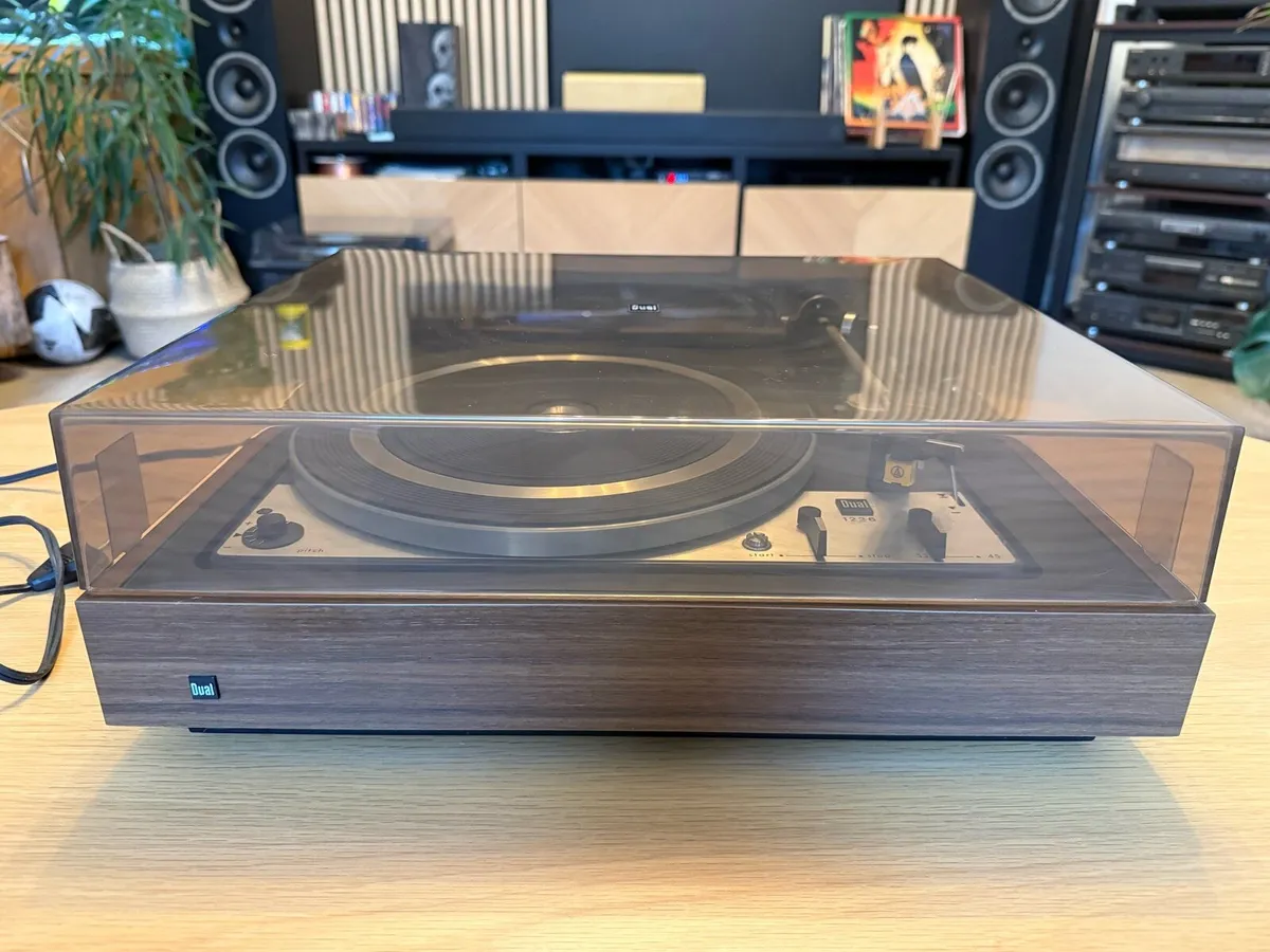 DUAL 1226 turntable/recorder with auto drop - Image 1