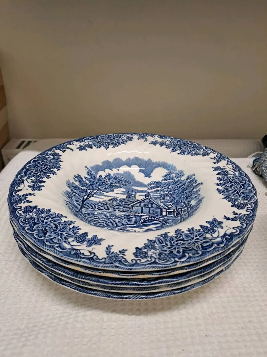 Vintage Myott bowls set of 5 - Image 1