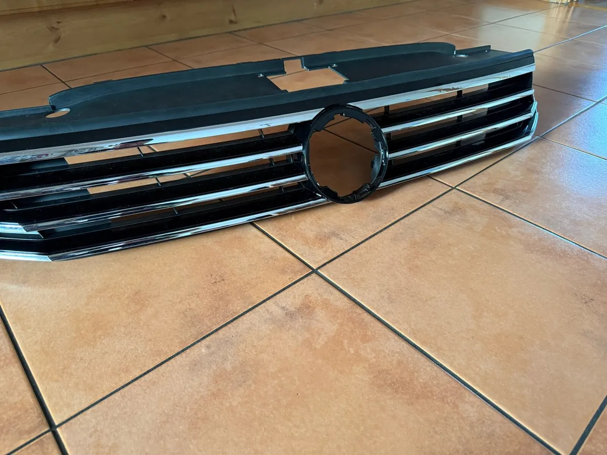 Passat B8 front grille - Image 1