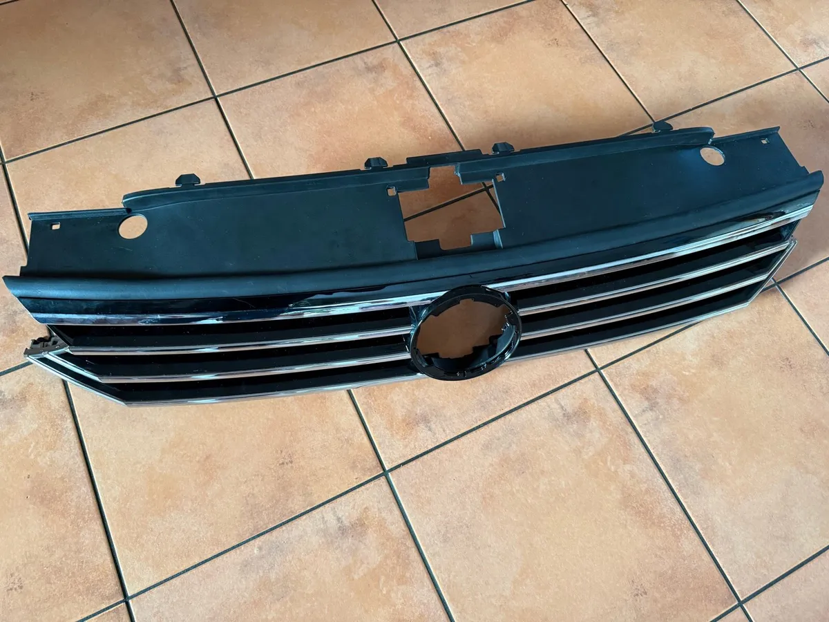 Passat B8 front grille - Image 2