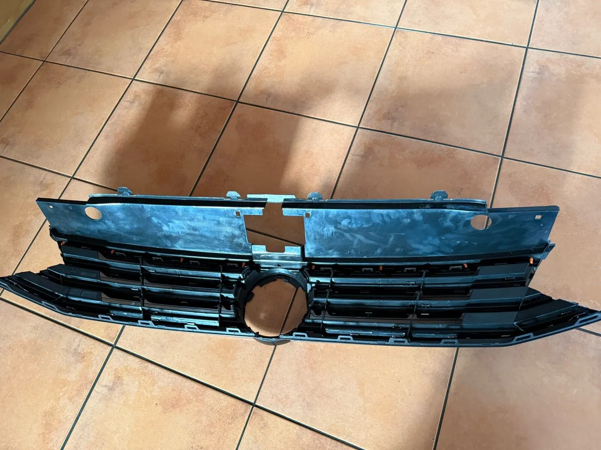 Passat B8 front grille - Image 3