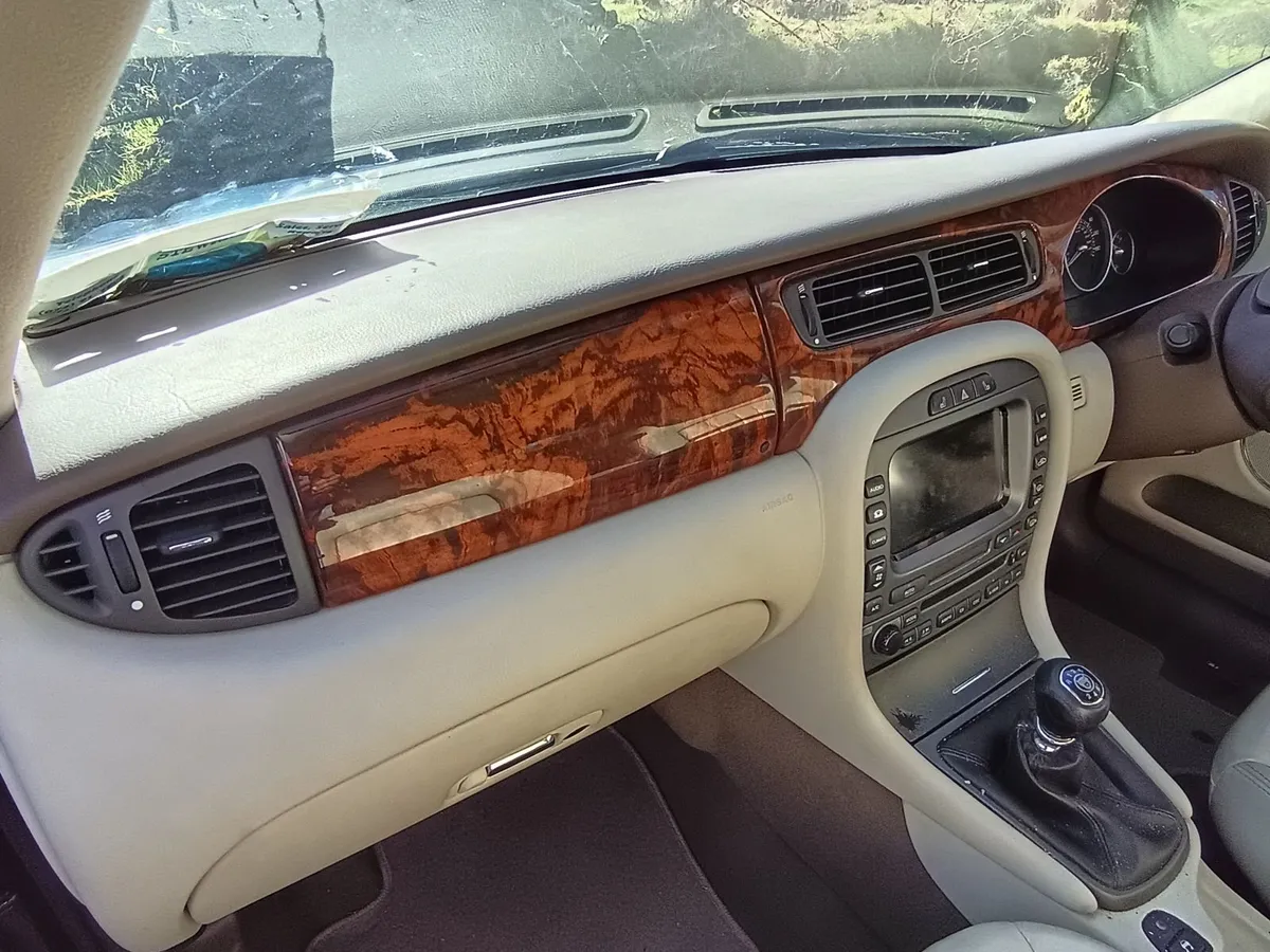 Jaguar  Sovereign X type 2.2 2016 - Image 2