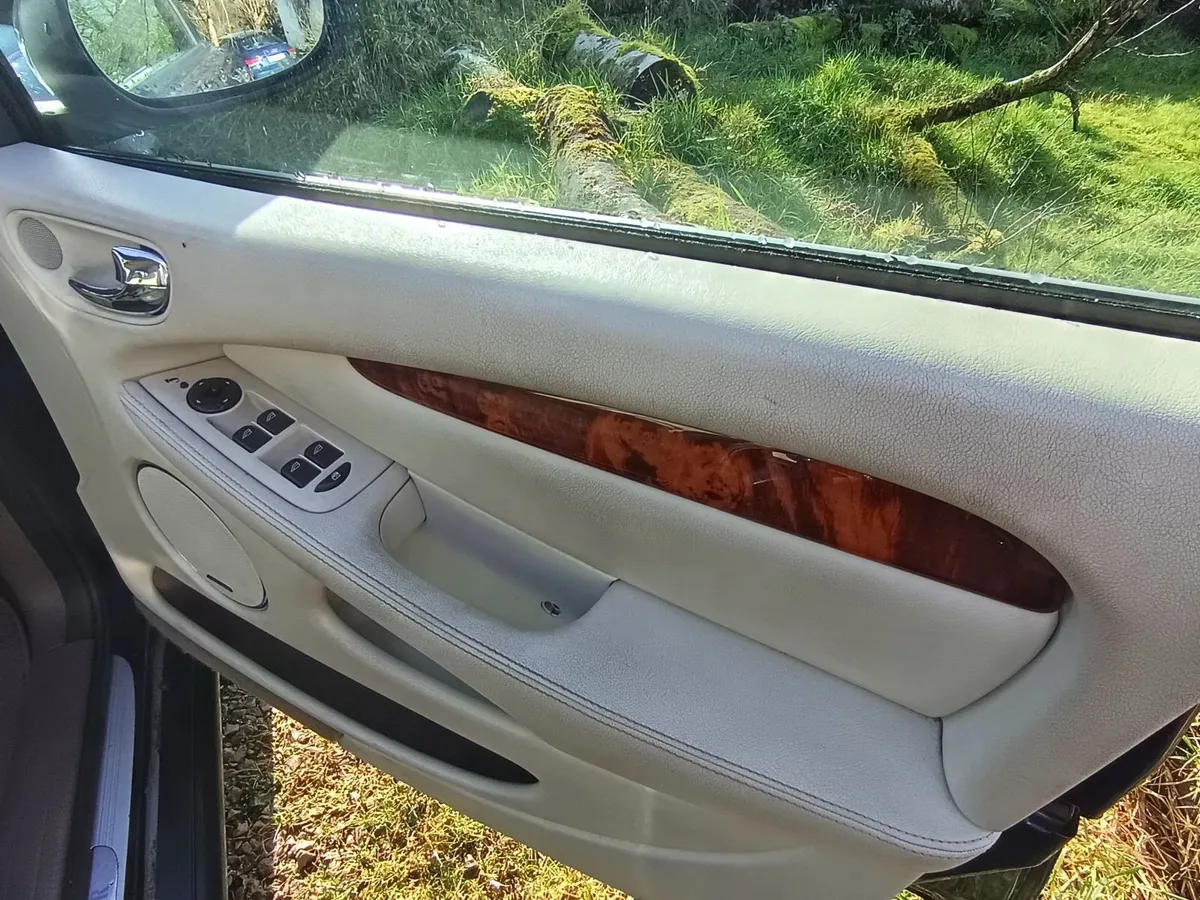 Jaguar  Sovereign X type 2.2 2016 - Image 3