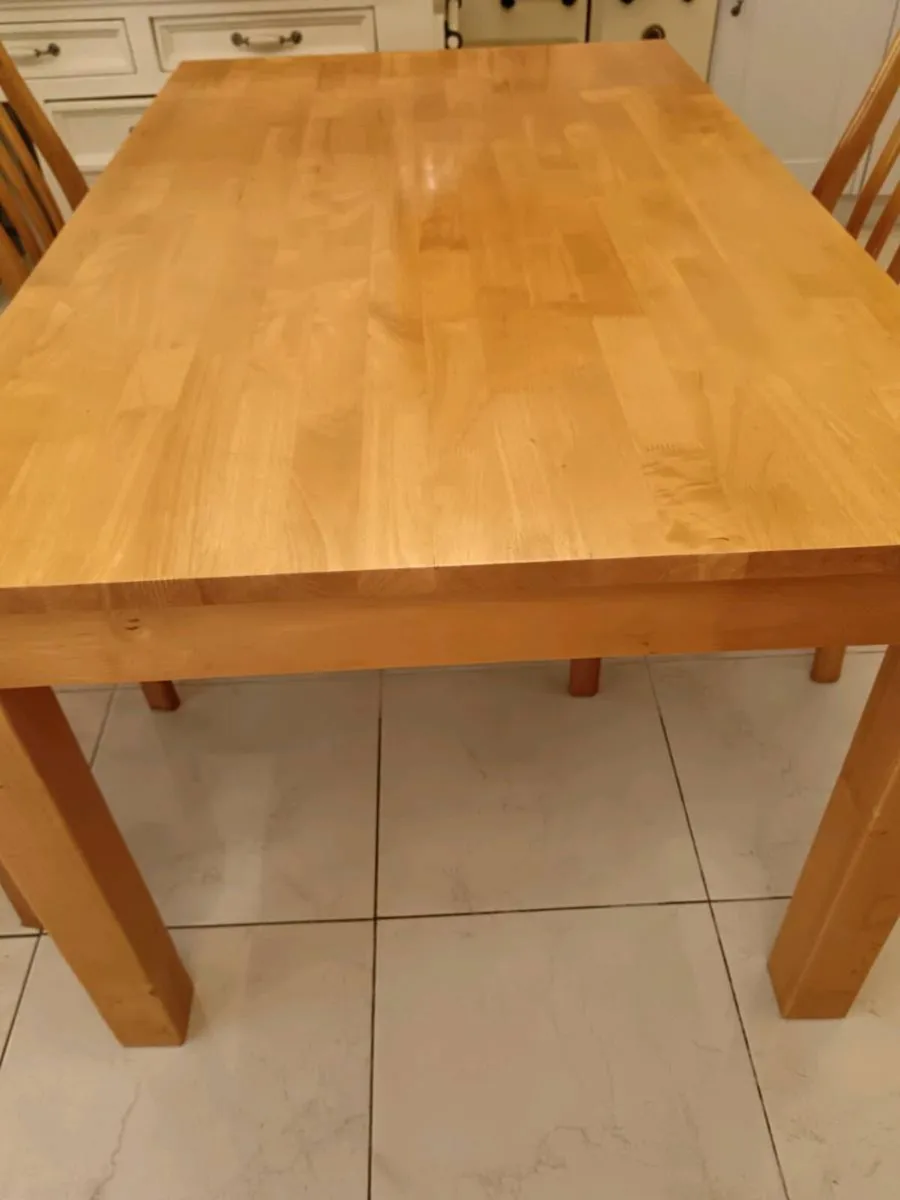 Table and chairs - Image 2