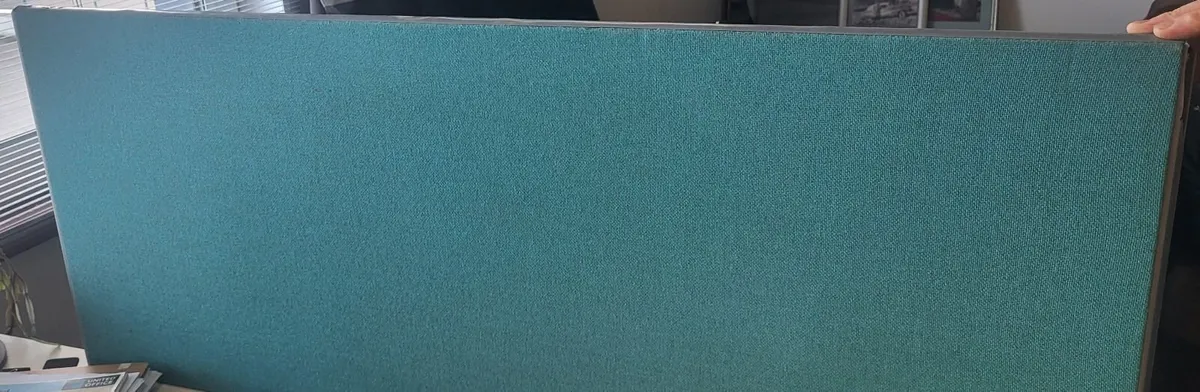 Desk mounted fabric upholstered screens - Image 4