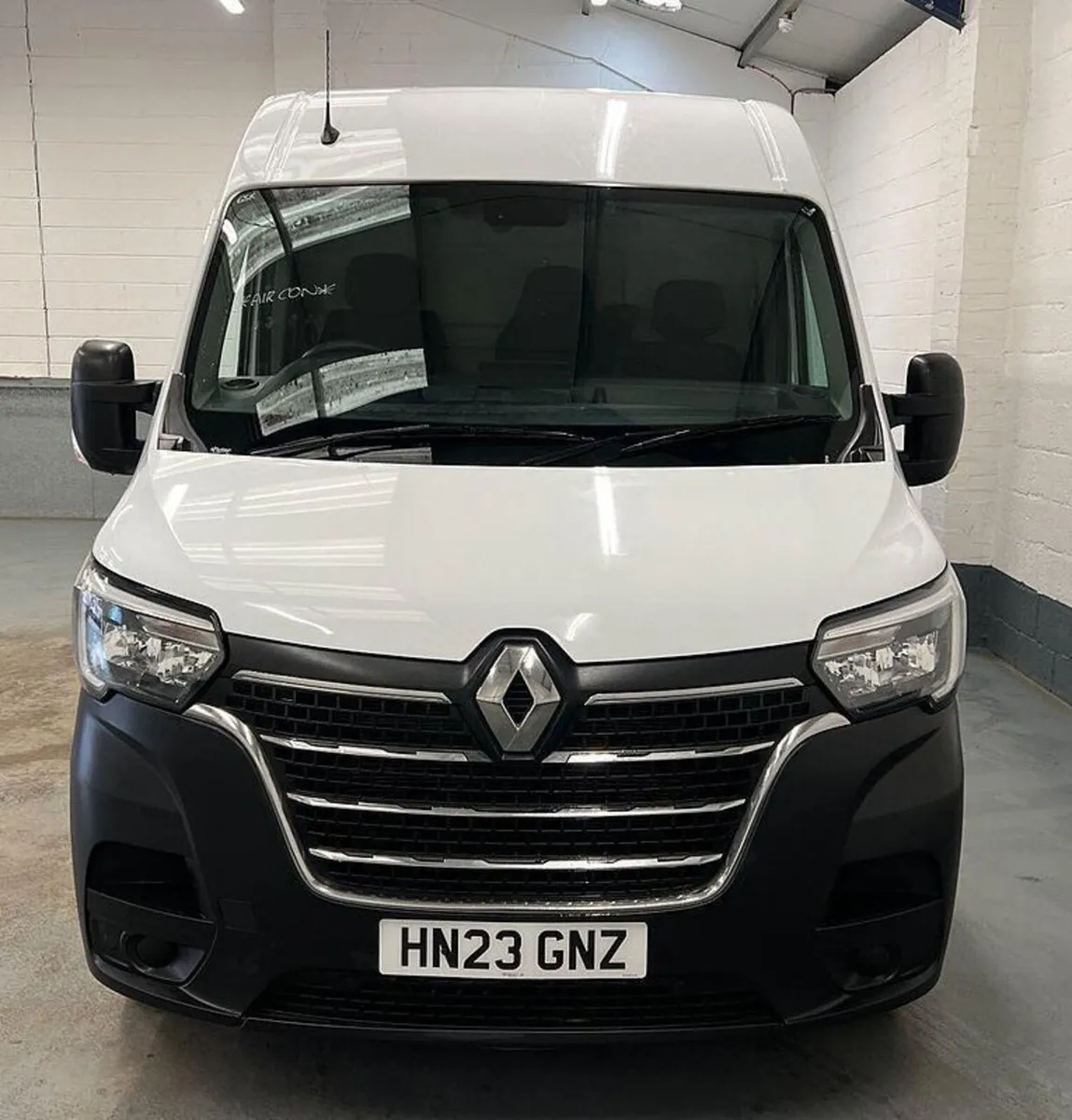 2023 Renault Master Medium Roof Panel Van - Image 2