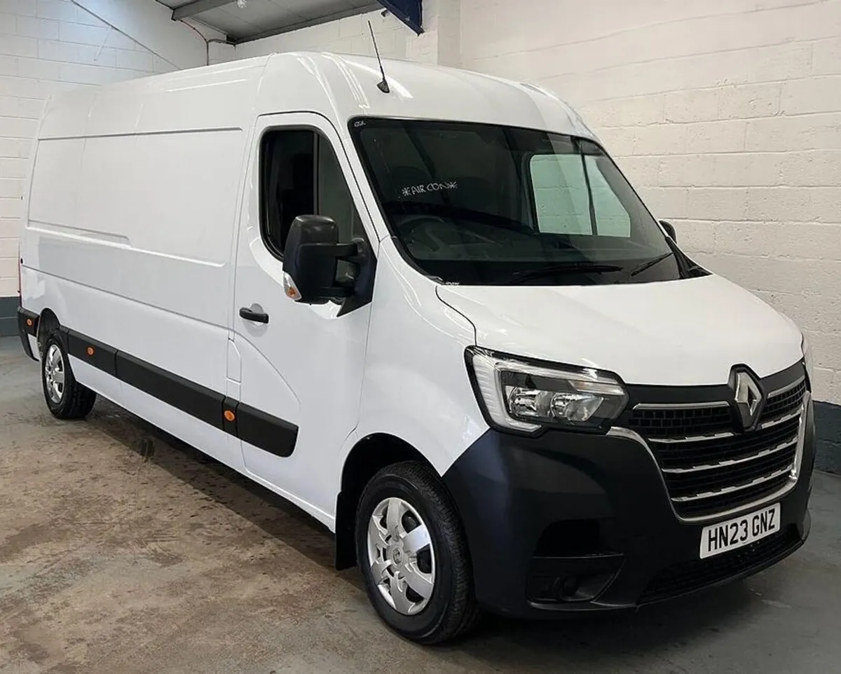 2023 Renault Master Medium Roof Panel Van - Image 1