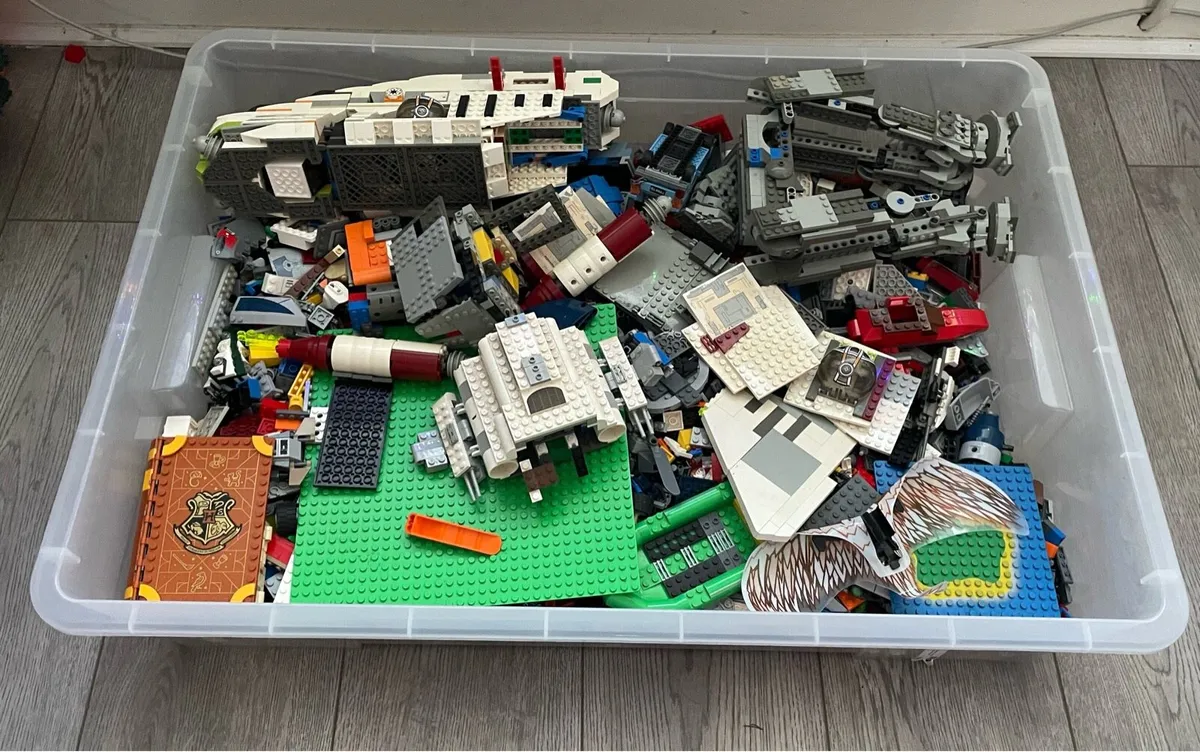 MASSIVE LEGO LOT - Image 1