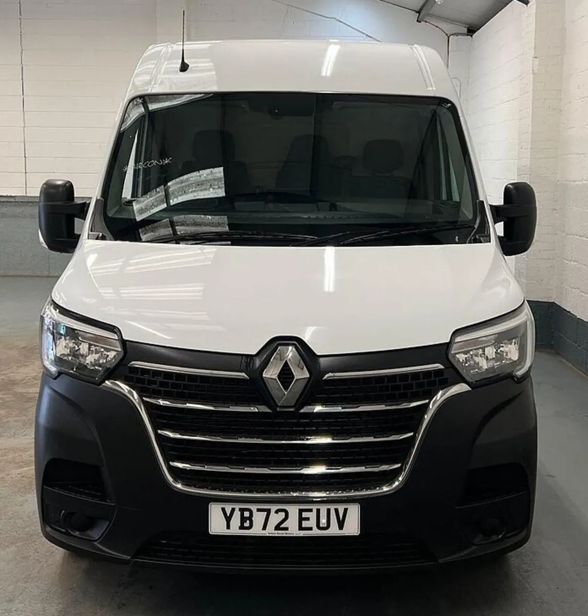 2023 Renault Master Medium Roof Panel Van - Image 2