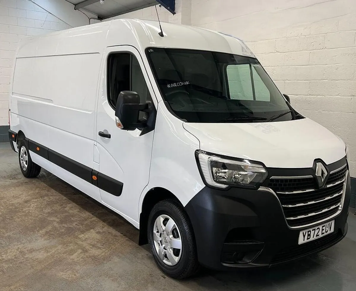 2023 Renault Master Medium Roof Panel Van - Image 1