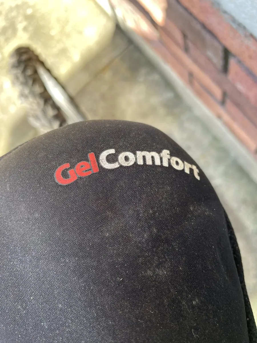 Falcon Stealth 15-speed  Bike, HELMET INCLUDED €60 - Image 3