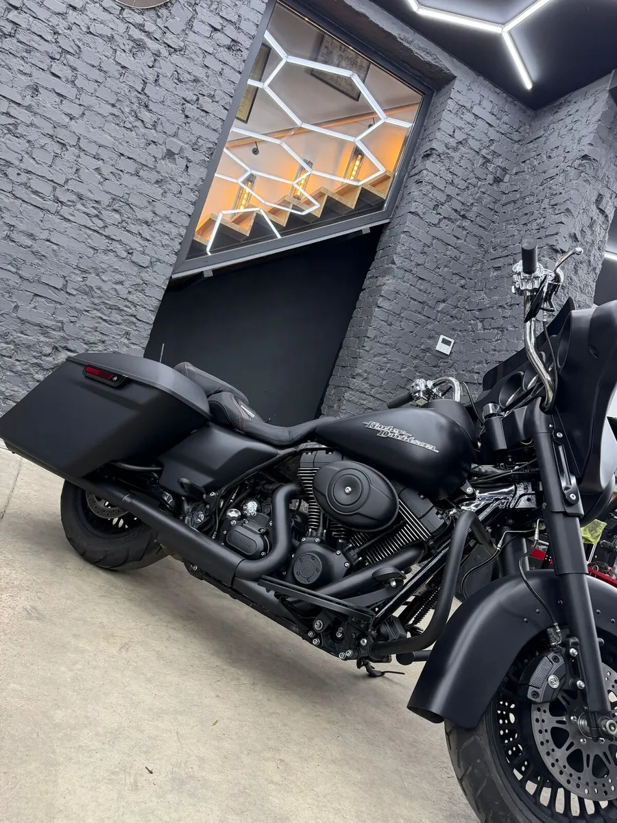 Harley Davidson FLHX - Image 1