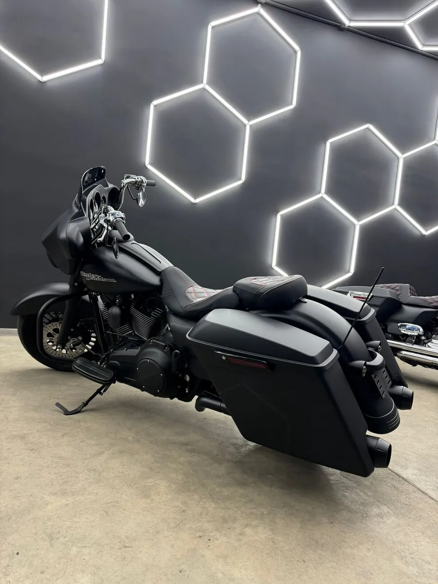 Harley Davidson FLHX - Image 2