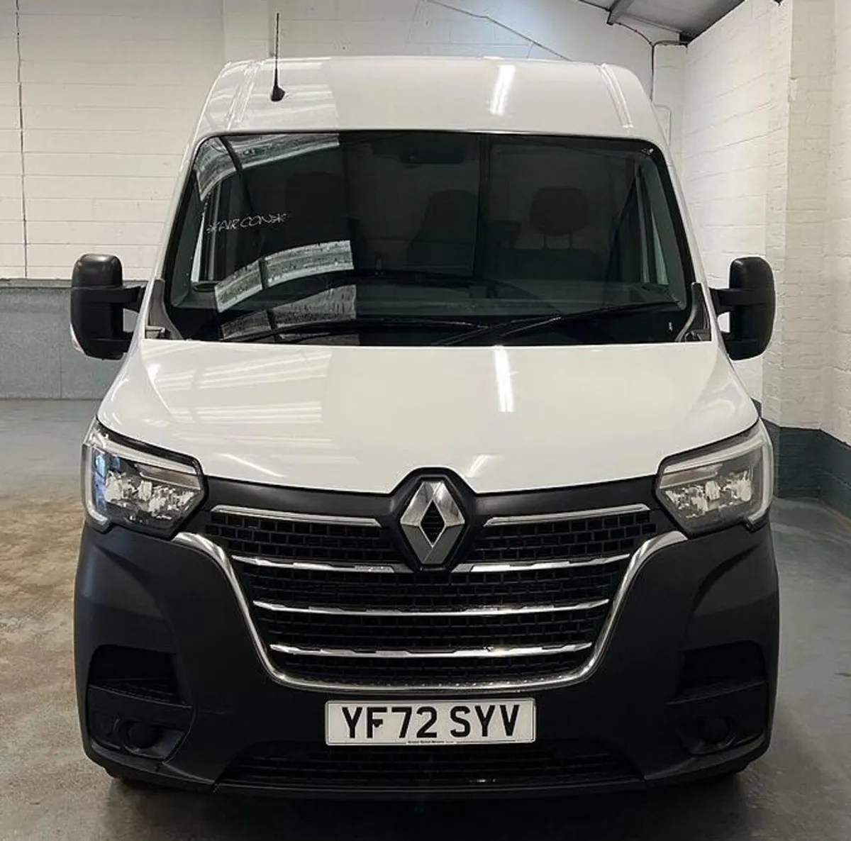 2023 Renault Master Medium Roof Panel Van - Image 2