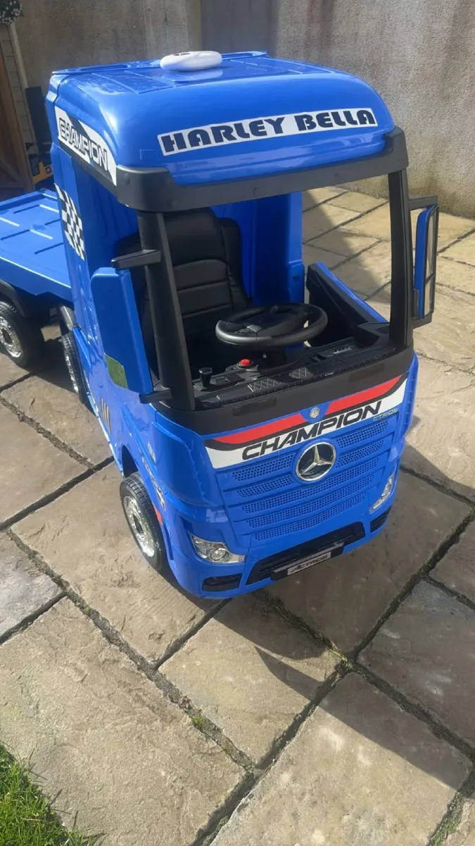 Battery operated toy truck and trailer. - Image 3