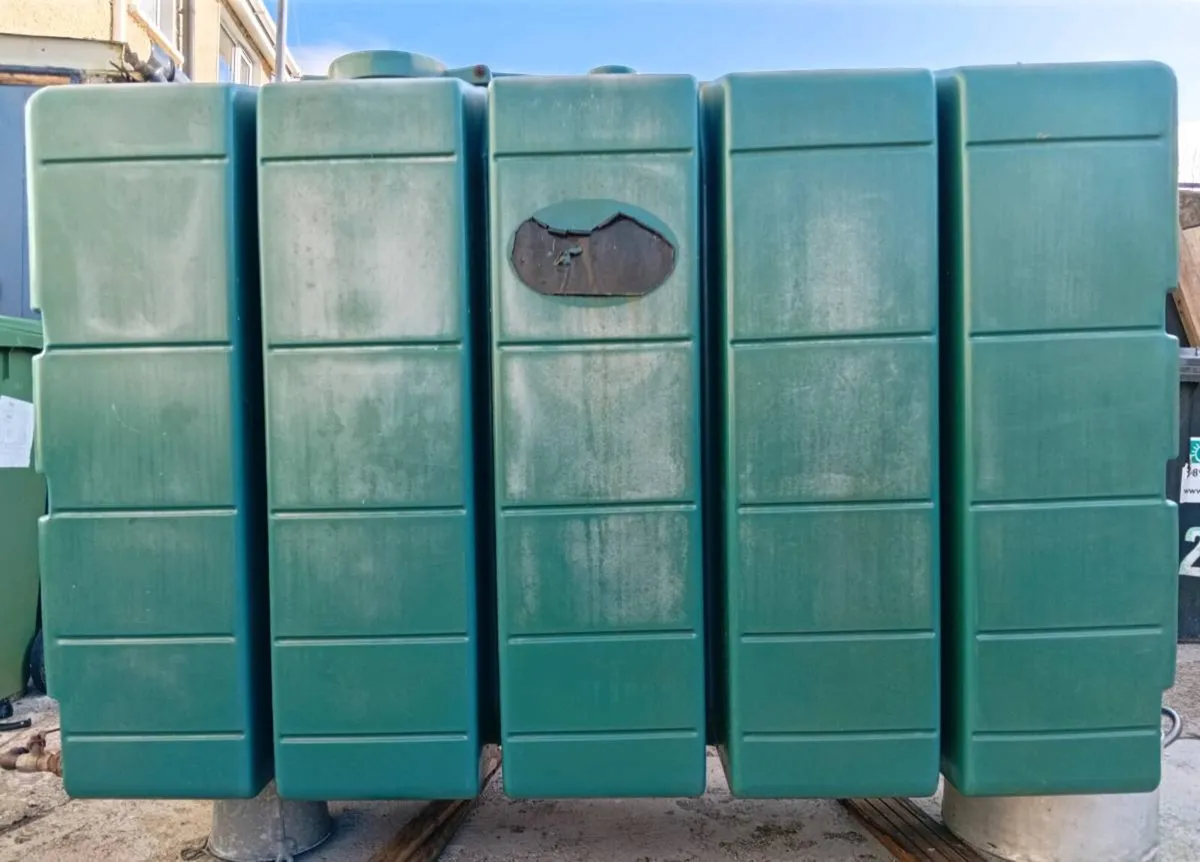 Diesel Oil Tank 1200ltrs Plastic. - Image 1