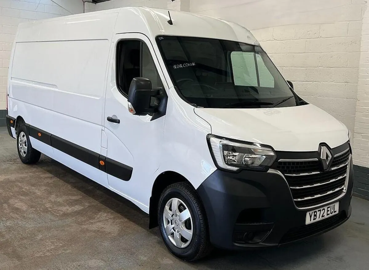 2023 Renault Master Medium Roof Panel Van - Image 1