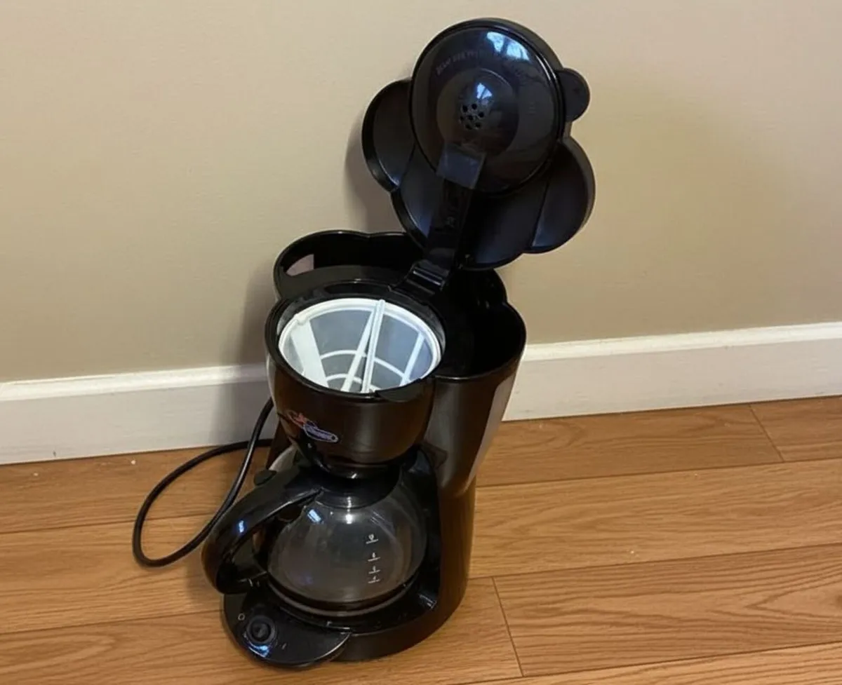 Coffee Maker - Like New - Boxed - Image 3