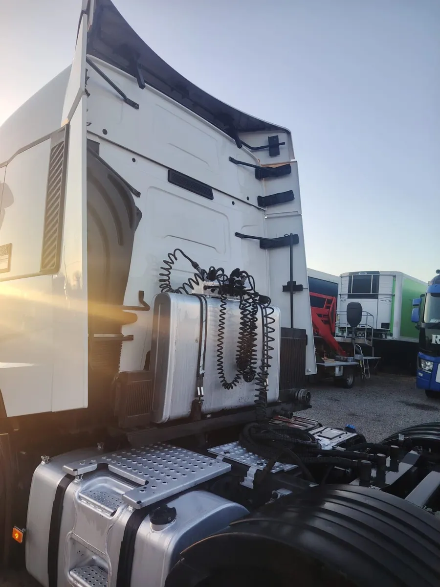 2019 Renault T480 Tipping & Blowing Equipment - Image 3