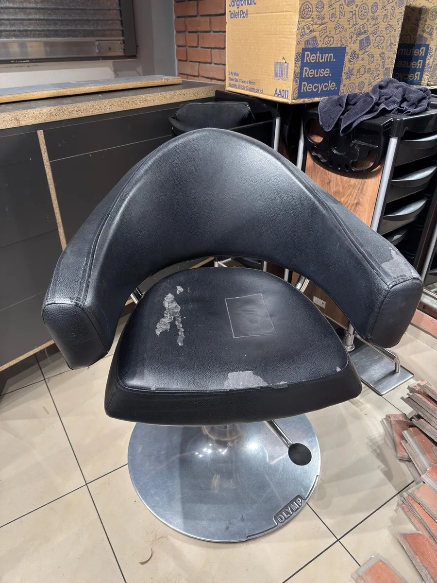 Round Beauty Chair - Image 2