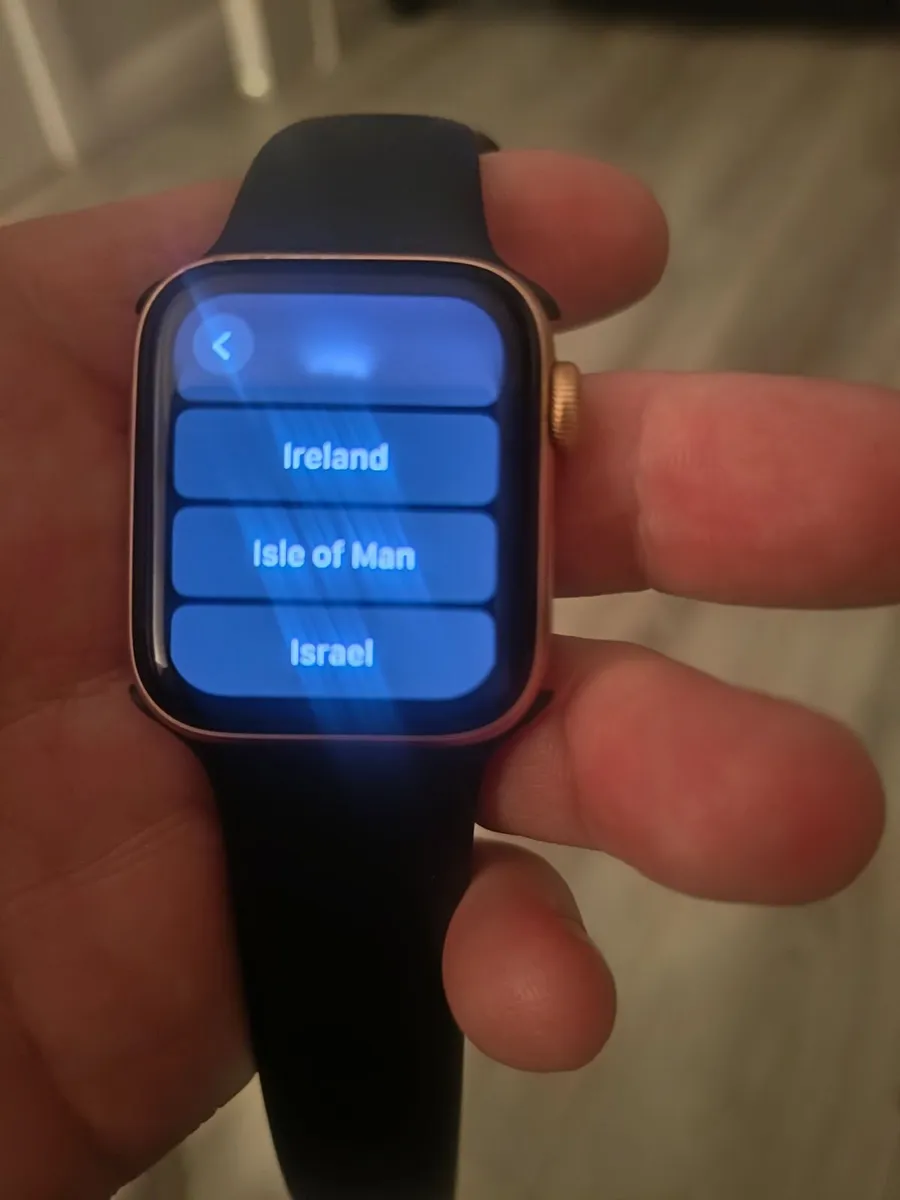 Genuine Apple watch SE 40 mm 2 gen GPS - Image 1