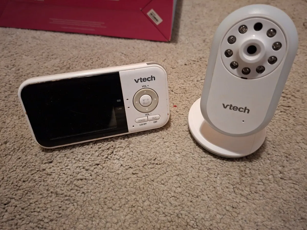 V- Tech 2.8" baby camera monitor - Image 1