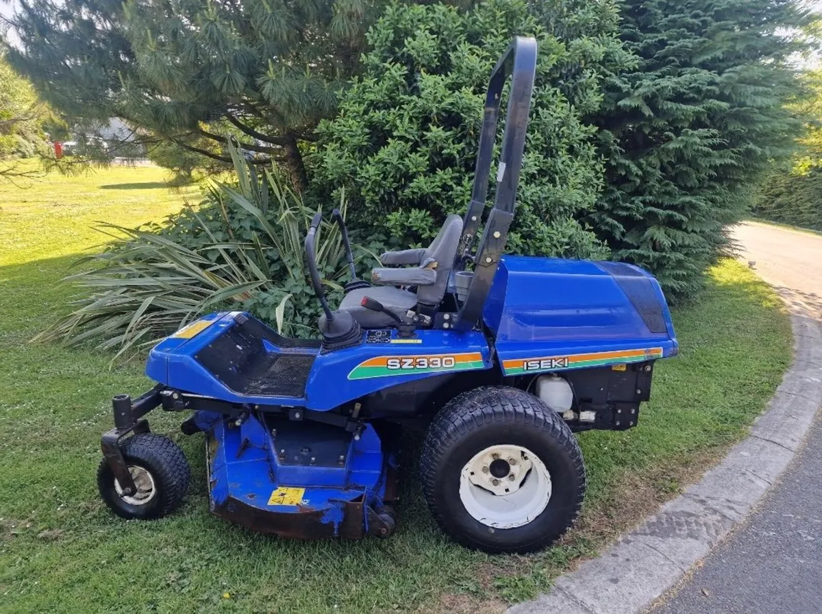 ISEKI zero turn ride on mower lawnmower 800 hrs - Image 3