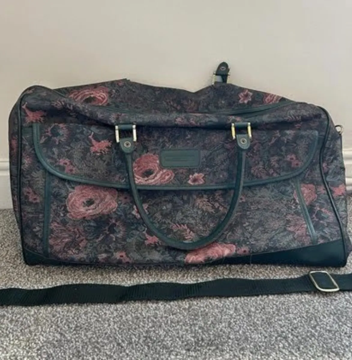 TRAVEL BAG - Image 1