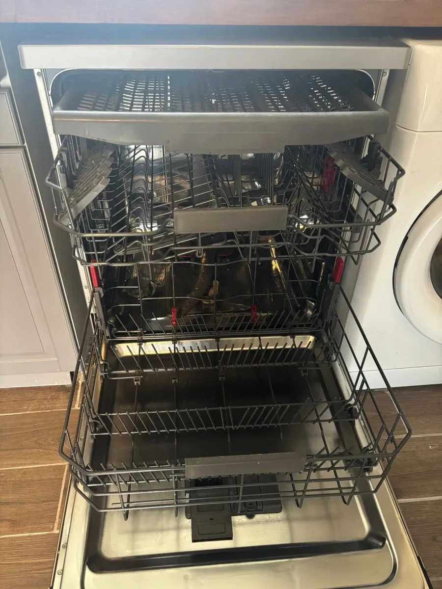 Whirlpool Dishwasher - Image 2