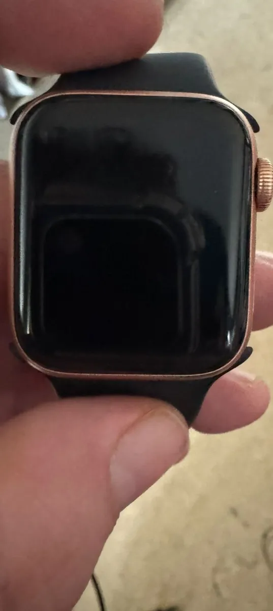 Genuine Apple watch SE 40 mm 2 gen GPS - Image 4