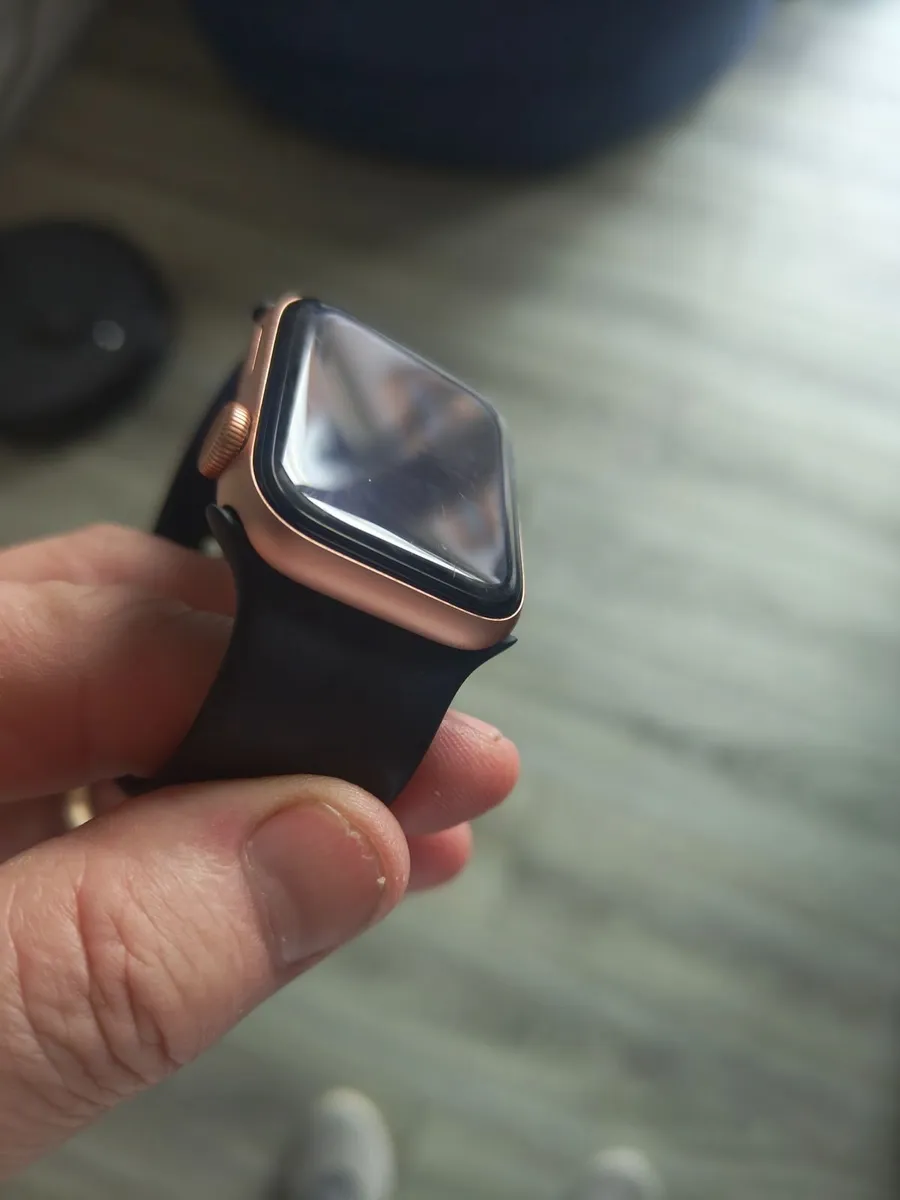 Genuine Apple watch SE 40 mm 2 gen GPS - Image 3