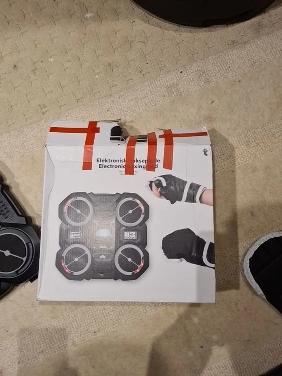 Free standing inflatable punch bag and electronic pad - Image 3