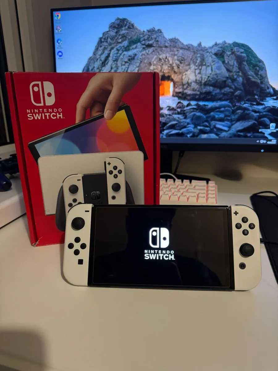 Nintendo Switch OLED 64gb + Zelda BoTW and ToTK - Image 2