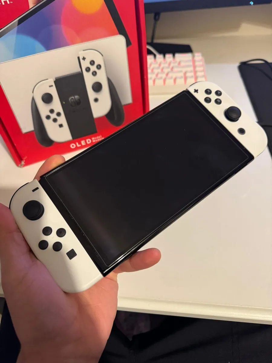 Nintendo Switch OLED 64gb + Zelda BoTW and ToTK - Image 3