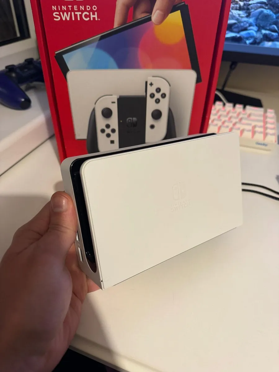 Nintendo Switch OLED 64gb + Zelda BoTW and ToTK - Image 4