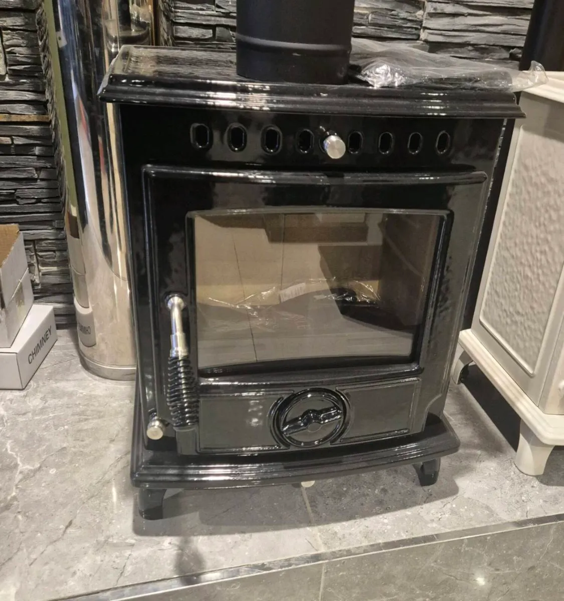 Henley enamel stove - Image 1