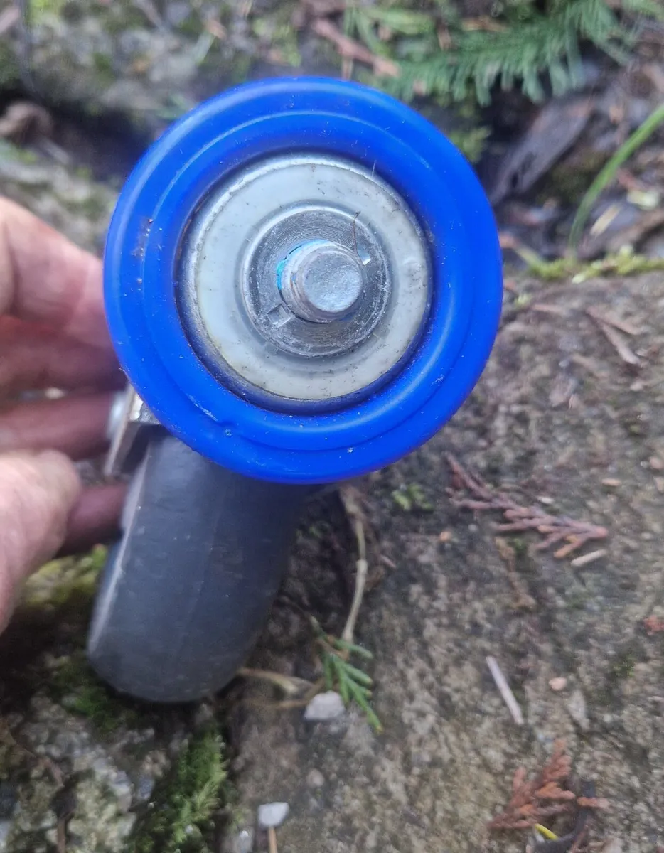 CASTOR WHEELS FROM SHOPPING TROLLIES - Image 3