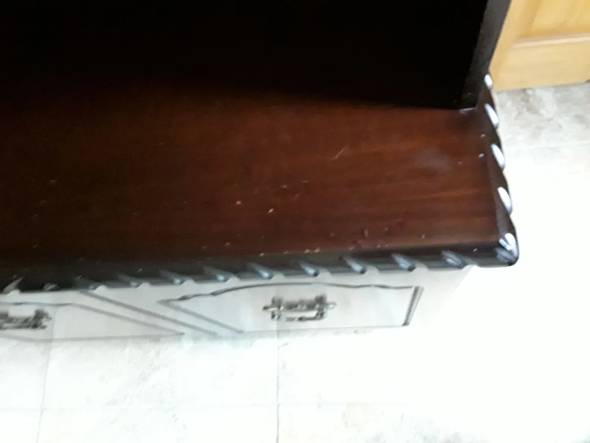 Mahogany Rossmore wall unit comes into two parts - Image 4