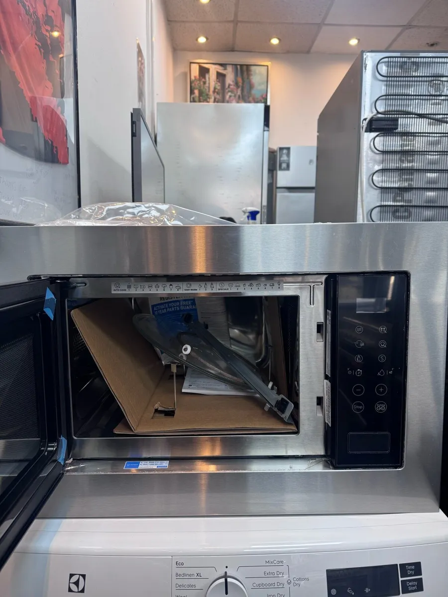 Indesit Built in microwave with grill stainless - Image 2