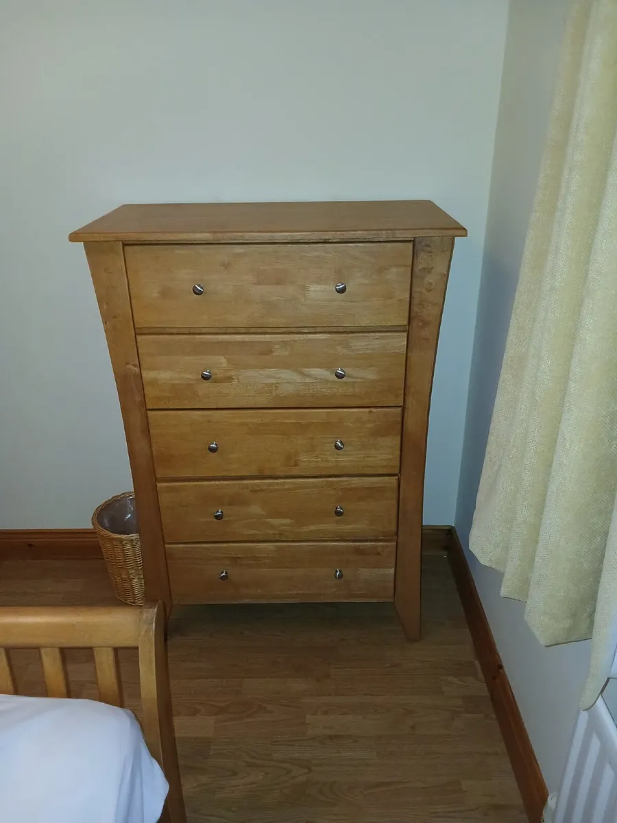 Chest of drawers