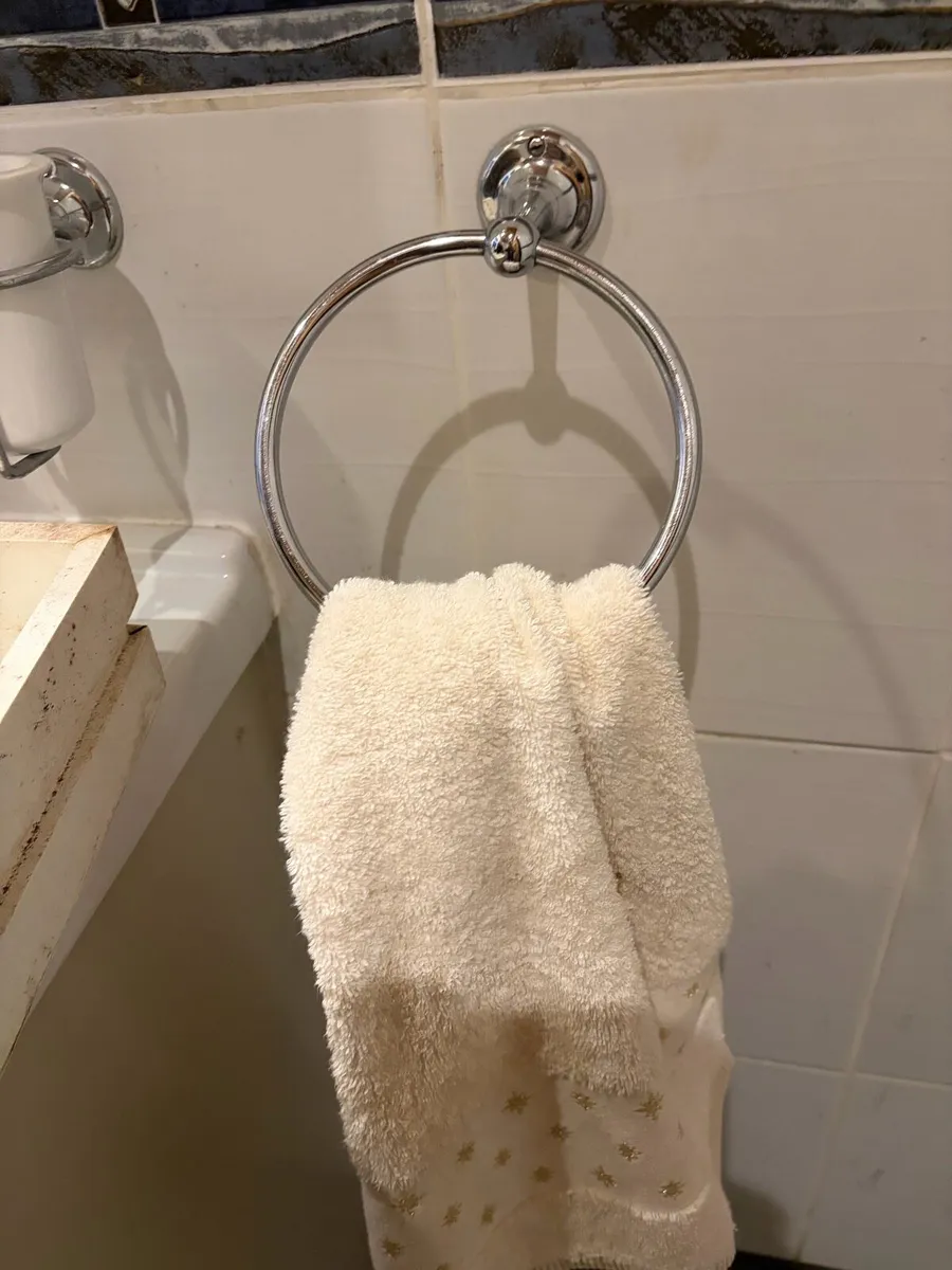 Bathroom fixtures and mirror cabinet with lights - Image 2