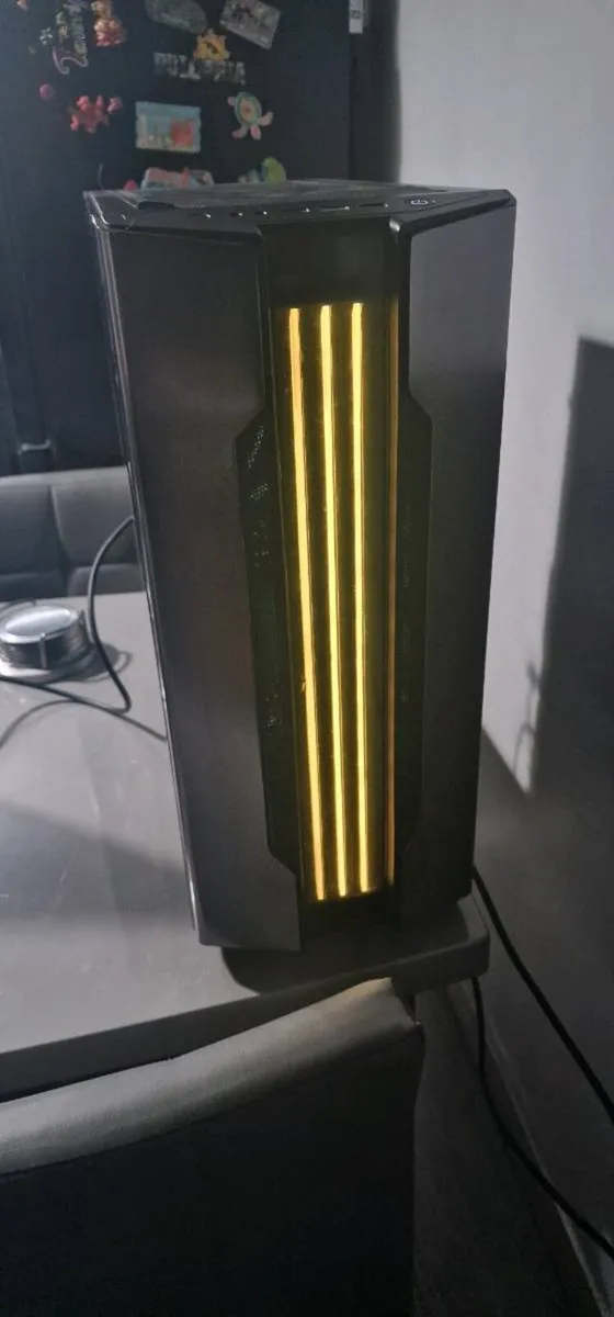 Gaming pc and monitor - Image 1