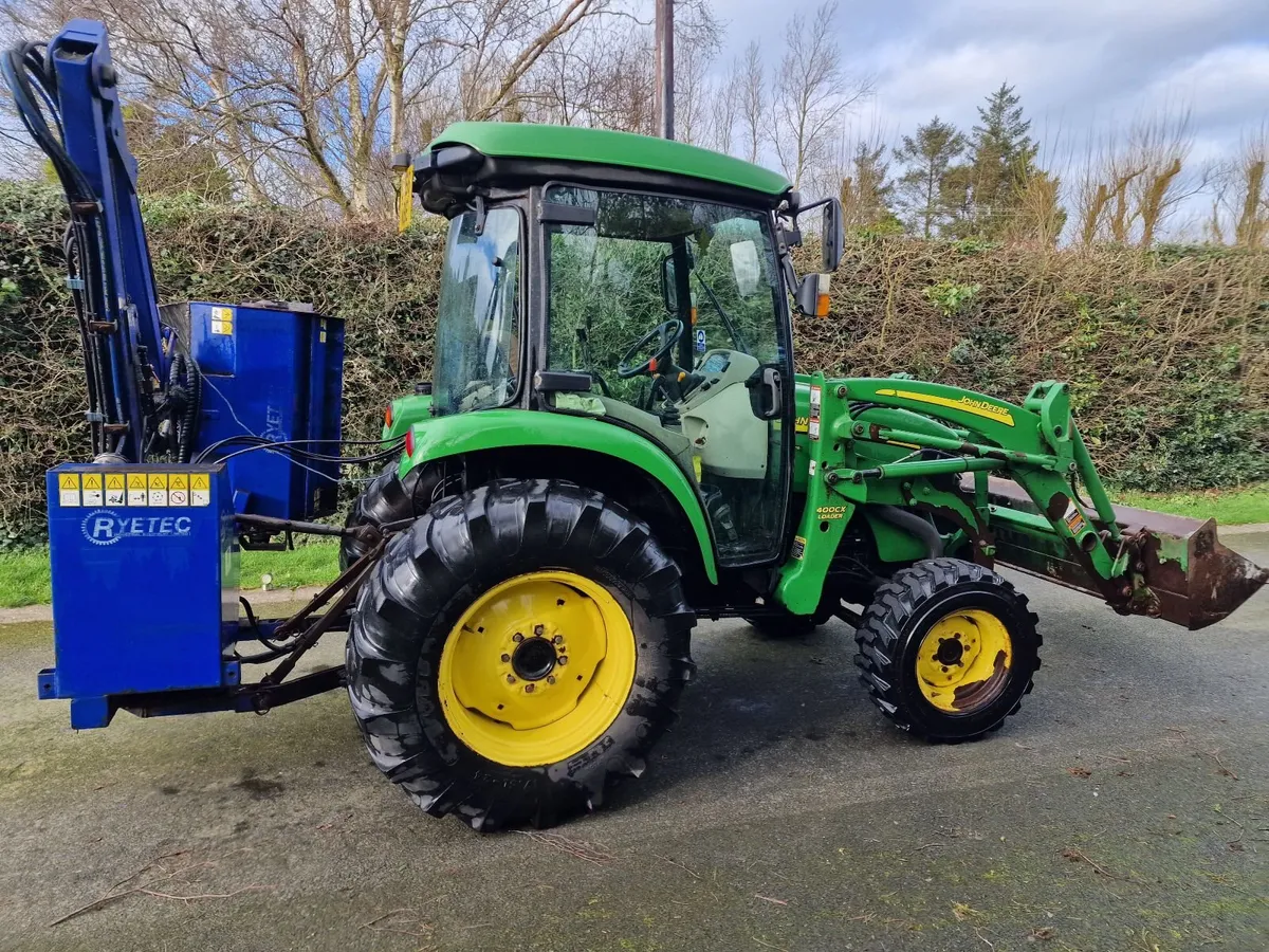 John Deere 4520 55hp Compact Tractor with Loader - Image 1